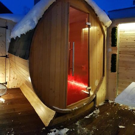 Apartment Plaza ----Wallbox 11Kw 16A ----- Private Spa- Jacuzzi, Infrared Sauna, Luxury Massage Chair, Parking, Entry With Pin 0 - 24H, Free Cancellation 24 Hours Before Check In Slavonski Brod Bagian luar foto