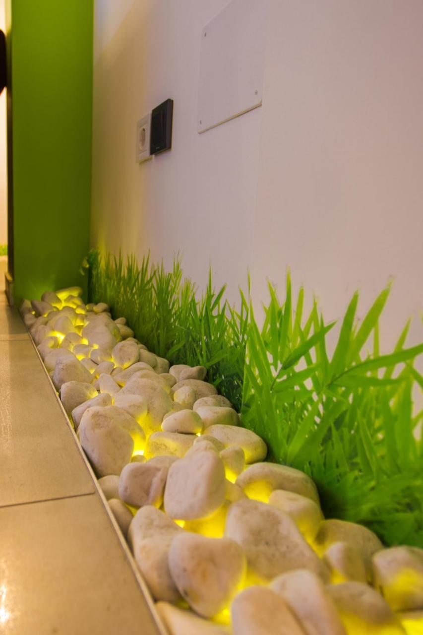 Apartment Plaza ----Wallbox 11Kw 16A ----- Private Spa- Jacuzzi, Infrared Sauna, Luxury Massage Chair, Parking, Entry With Pin 0 - 24H, Free Cancellation 24 Hours Before Check In Slavonski Brod Bagian luar foto