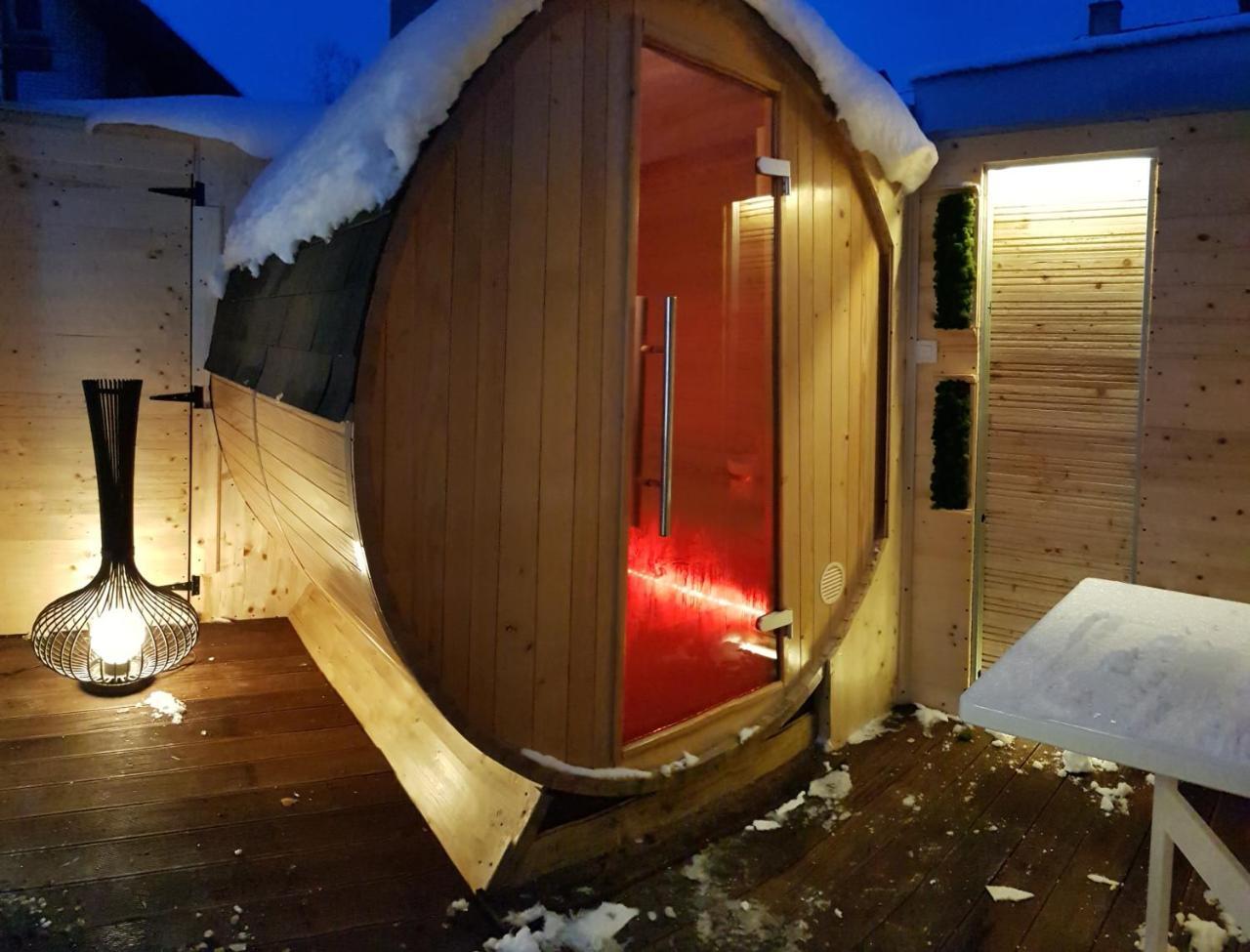 Apartment Plaza ----Wallbox 11Kw 16A ----- Private Spa- Jacuzzi, Infrared Sauna, Luxury Massage Chair, Parking, Entry With Pin 0 - 24H, Free Cancellation 24 Hours Before Check In Slavonski Brod Bagian luar foto