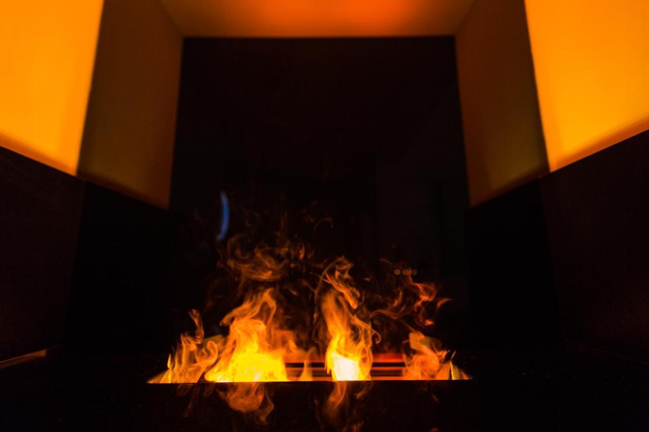 Apartment Plaza ----Wallbox 11Kw 16A ----- Private Spa- Jacuzzi, Infrared Sauna, Luxury Massage Chair, Parking, Entry With Pin 0 - 24H, Free Cancellation 24 Hours Before Check In Slavonski Brod Bagian luar foto