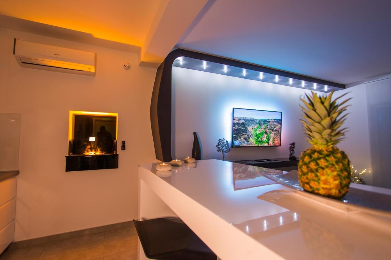 Apartment Plaza ----Wallbox 11Kw 16A ----- Private Spa- Jacuzzi, Infrared Sauna, Luxury Massage Chair, Parking, Entry With Pin 0 - 24H, Free Cancellation 24 Hours Before Check In Slavonski Brod Bagian luar foto
