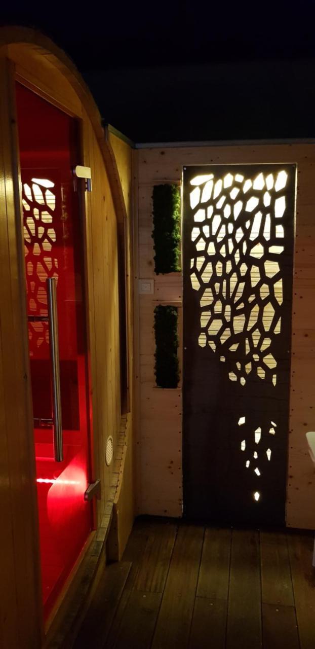 Apartment Plaza ----Wallbox 11Kw 16A ----- Private Spa- Jacuzzi, Infrared Sauna, Luxury Massage Chair, Parking, Entry With Pin 0 - 24H, Free Cancellation 24 Hours Before Check In Slavonski Brod Bagian luar foto