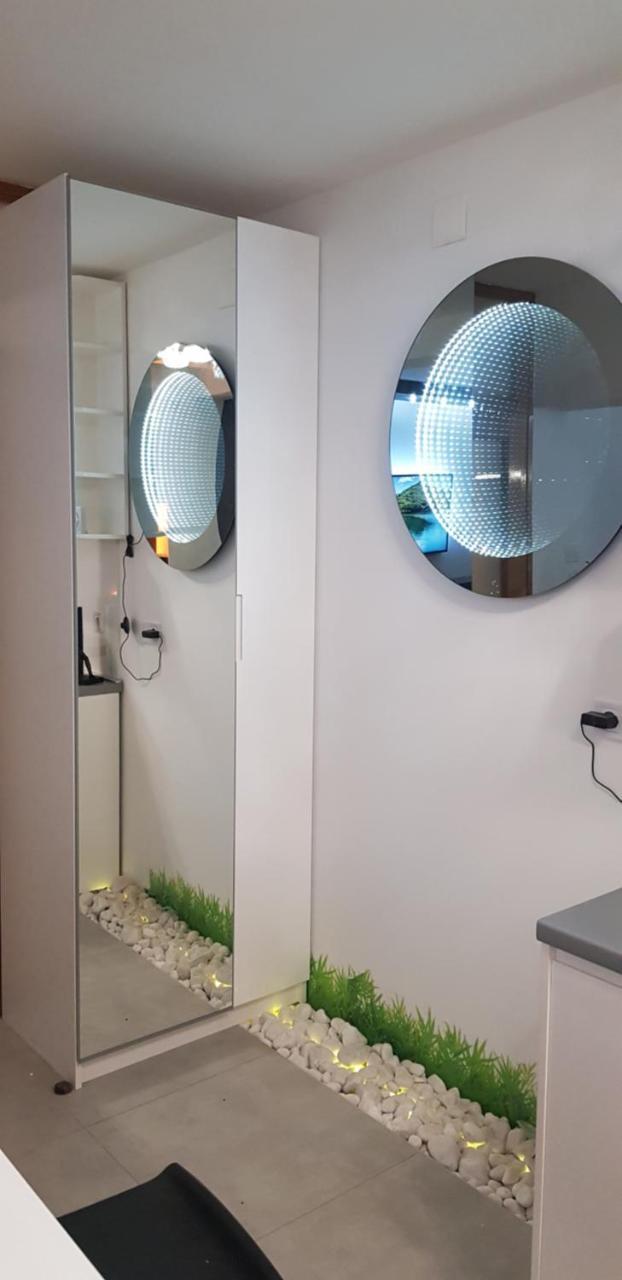 Apartment Plaza ----Wallbox 11Kw 16A ----- Private Spa- Jacuzzi, Infrared Sauna, Luxury Massage Chair, Parking, Entry With Pin 0 - 24H, Free Cancellation 24 Hours Before Check In Slavonski Brod Bagian luar foto