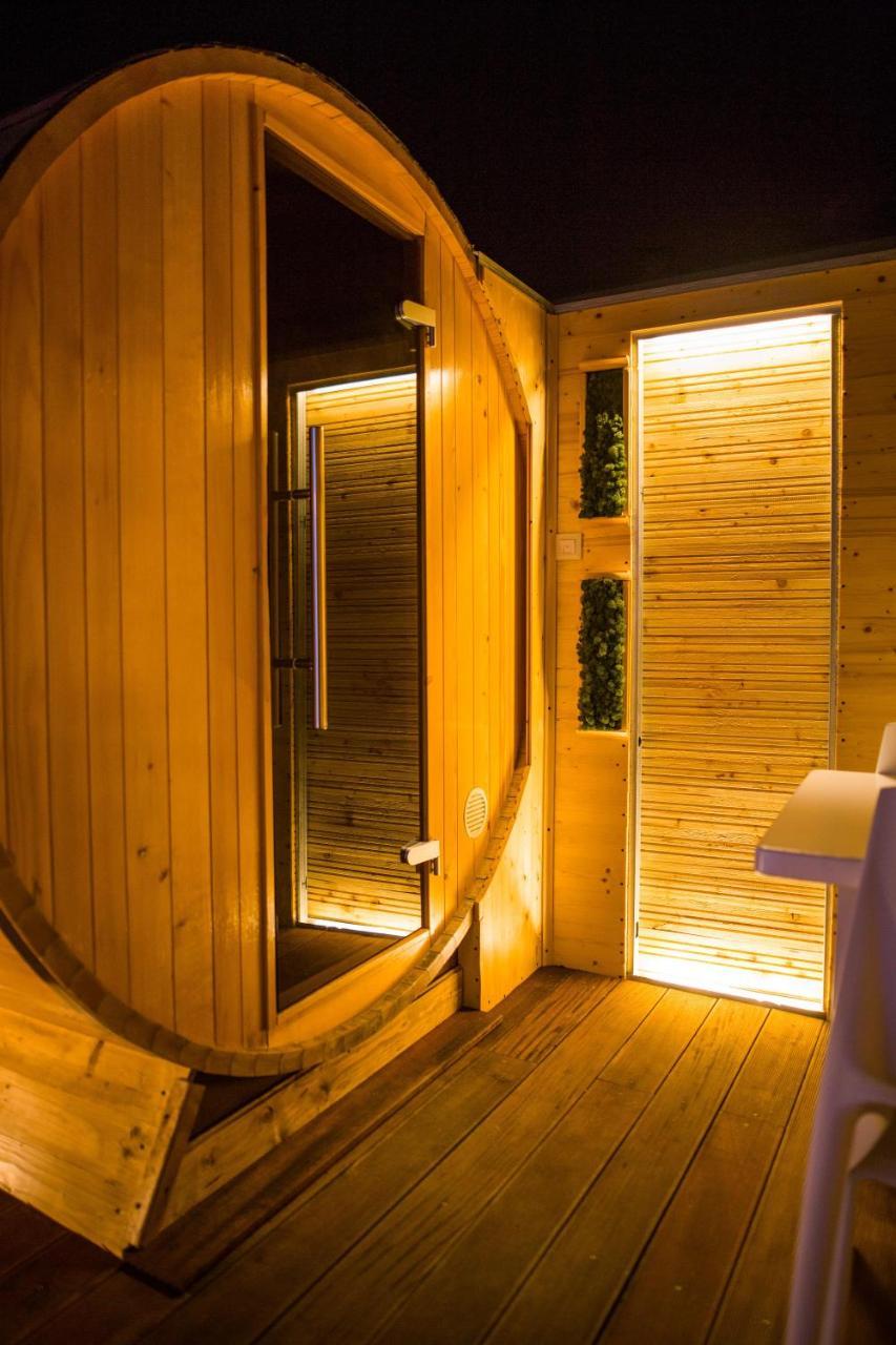 Apartment Plaza ----Wallbox 11Kw 16A ----- Private Spa- Jacuzzi, Infrared Sauna, Luxury Massage Chair, Parking, Entry With Pin 0 - 24H, Free Cancellation 24 Hours Before Check In Slavonski Brod Bagian luar foto