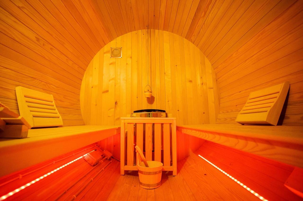 Apartment Plaza ----Wallbox 11Kw 16A ----- Private Spa- Jacuzzi, Infrared Sauna, Luxury Massage Chair, Parking, Entry With Pin 0 - 24H, Free Cancellation 24 Hours Before Check In Slavonski Brod Bagian luar foto