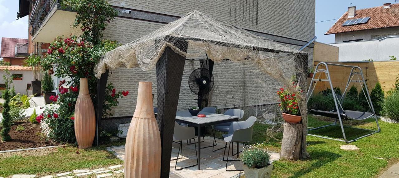 Apartment Plaza ----Wallbox 11Kw 16A ----- Private Spa- Jacuzzi, Infrared Sauna, Luxury Massage Chair, Parking, Entry With Pin 0 - 24H, Free Cancellation 24 Hours Before Check In Slavonski Brod Bagian luar foto